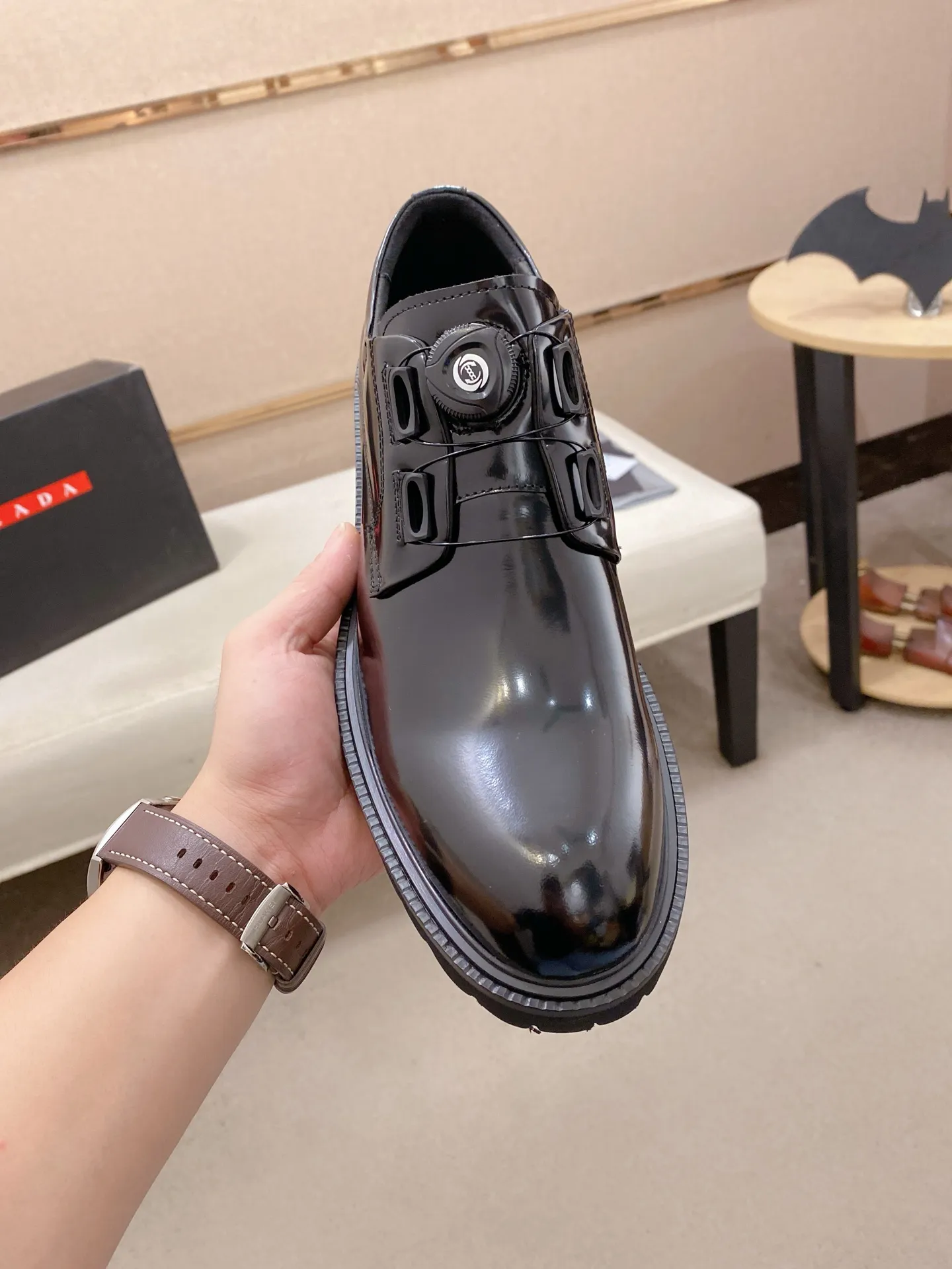 Factory price 640💰 🍁🍁High version High-quality new PRADA (Prada) counters are launched simultaneously, new men's shoes, 😘fabrics are selected from imported lacquered first-layer cowhide, and imported cowhide lining. 👍🏿 High-end ☄️ air-cushion molded anti-slip rubber outsole, exquisite lines, simple and elegant, comfortable and high-end for leisure travel. Code number: 38 to 45